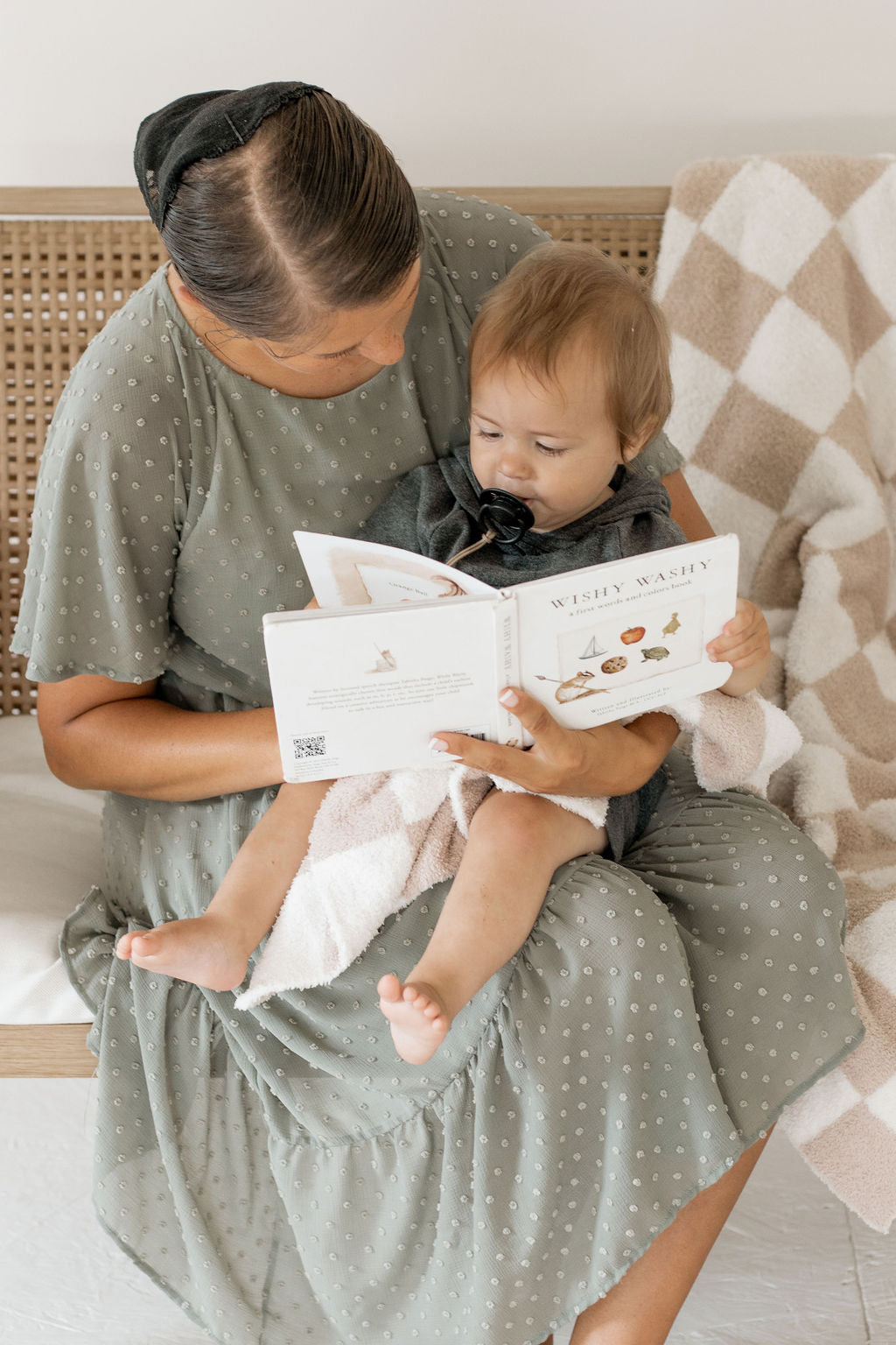 Wishy Washy - A first words and colors book