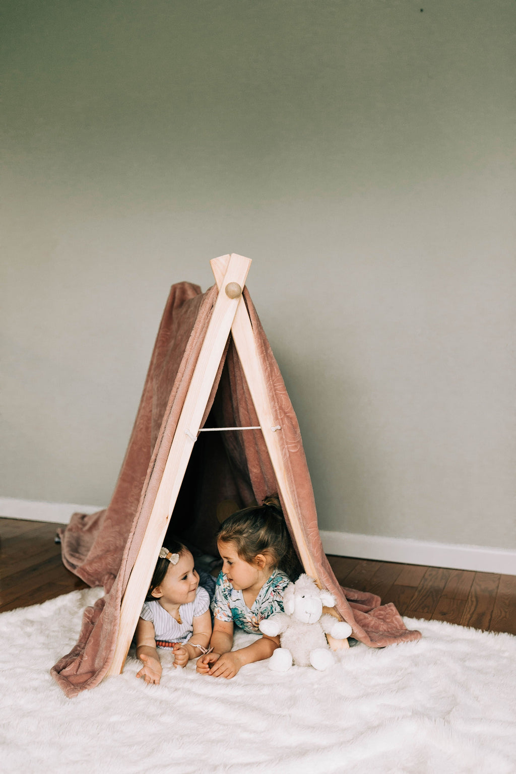 Wooden dress rack /toddler clothes rack
