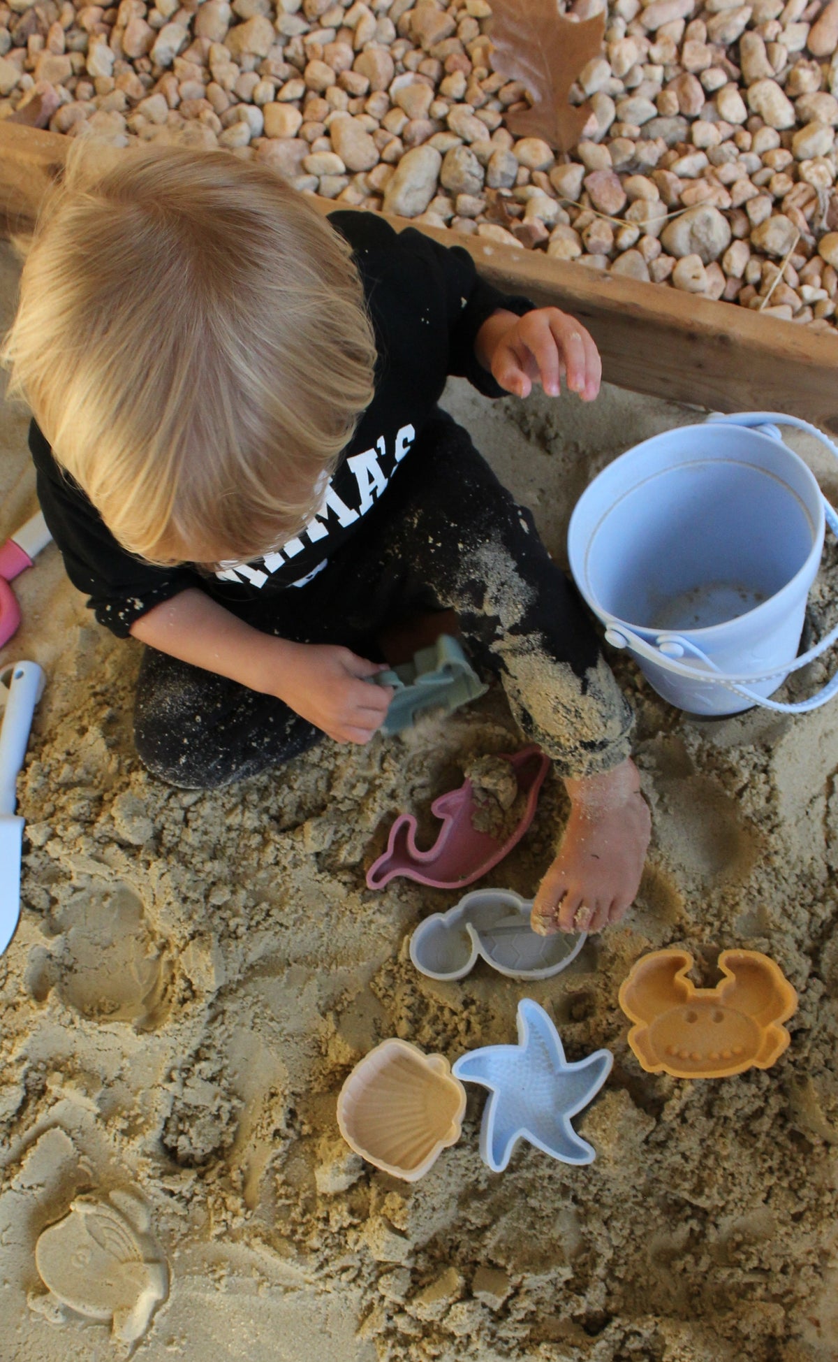 Silicone Sand bucket with toys and shovel