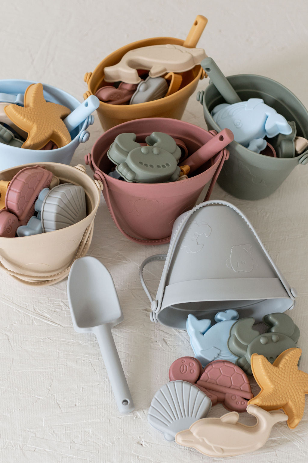 Silicone Sand bucket with toys and shovel