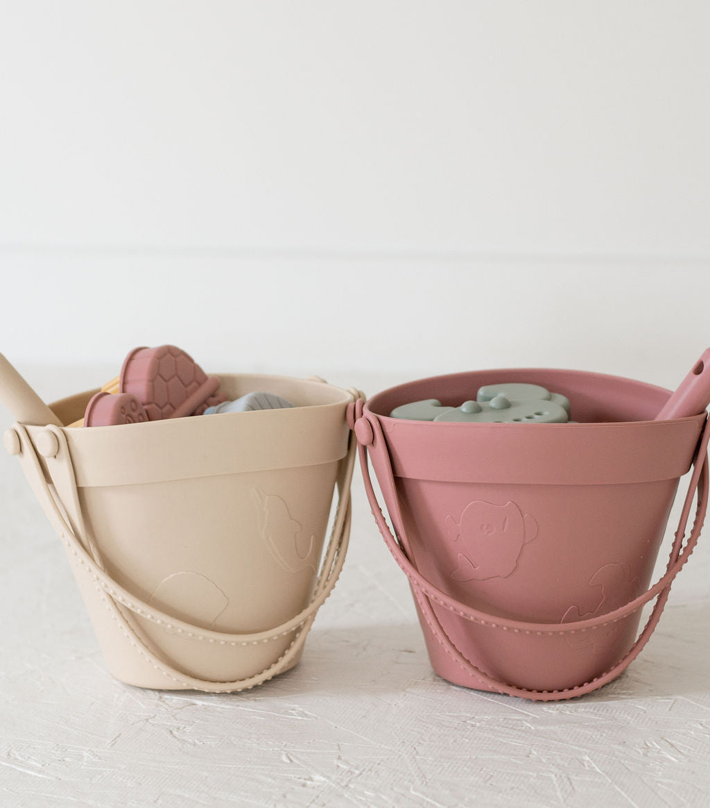 Silicone Sand bucket with toys and shovel
