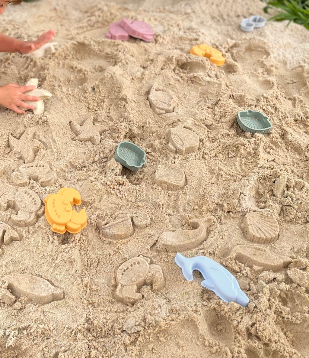Silicone Sand bucket with toys and shovel